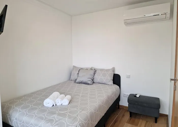 아파트 Cozy With Terrace, Air Cond, Free Parking, By With Lda *