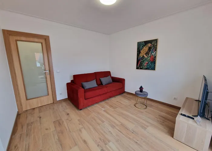 아파트 Cozy With Terrace, Air Cond, Free Parking, By With Lda *