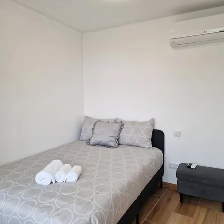 Apartment Cozy With Terrace, Air Cond, Free Parking, By With Lda *