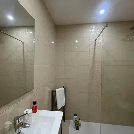Cozy With Terrace, Air Cond, Free Parking, By With Lda Apartmán