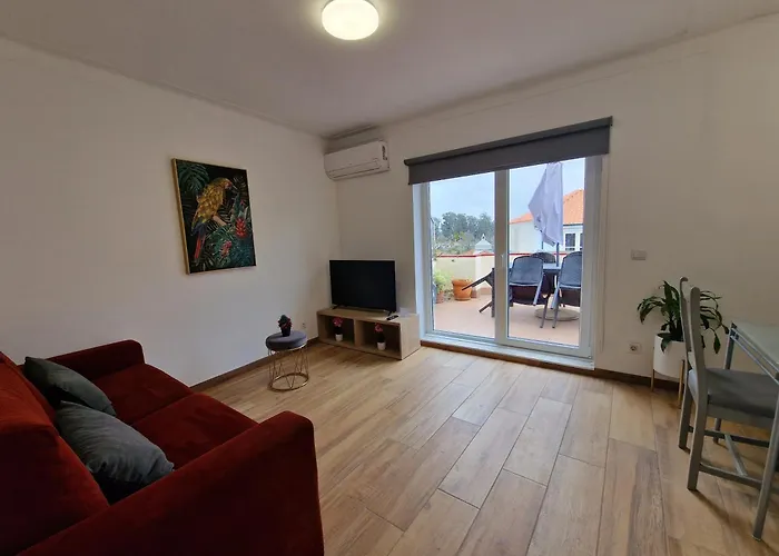 شقة Cozy With Terrace, Air Cond, Free Parking, By With Lda