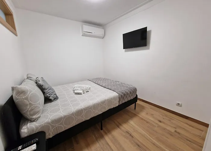 Cozy With Terrace, Air Cond, Free Parking, By With Lda شقة *